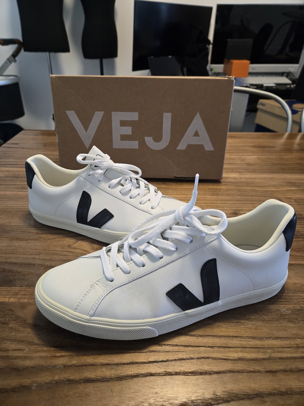 Veja Esplar Logo Leather White Black Women Casual Lifestyle Shoes - Picture 3 of 12